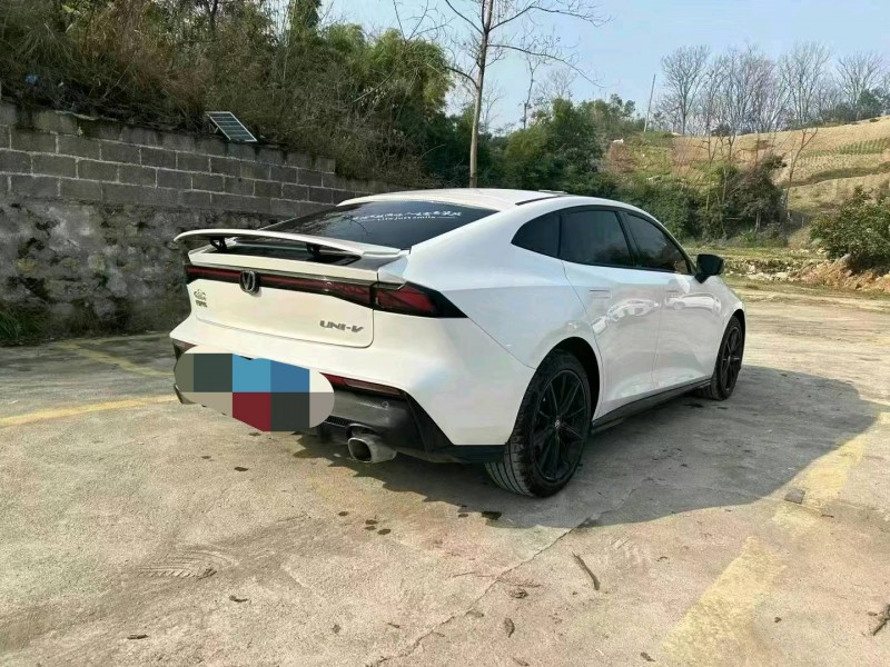 重庆23年长安汽车UNI-V5