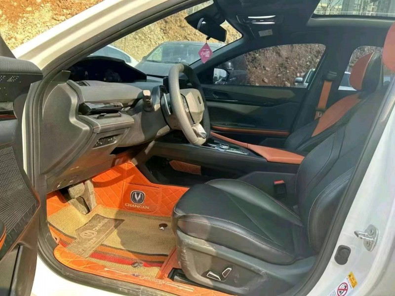 重庆23年长安汽车UNI-V6