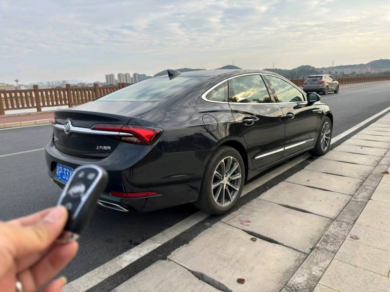 汕头21年别克君越8