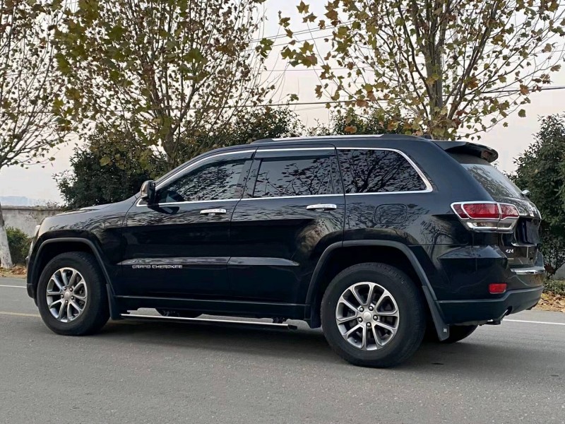 徐州14年Jeep大切诺基7