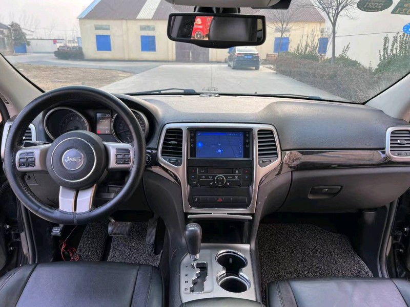 徐州13年Jeep大切诺基8