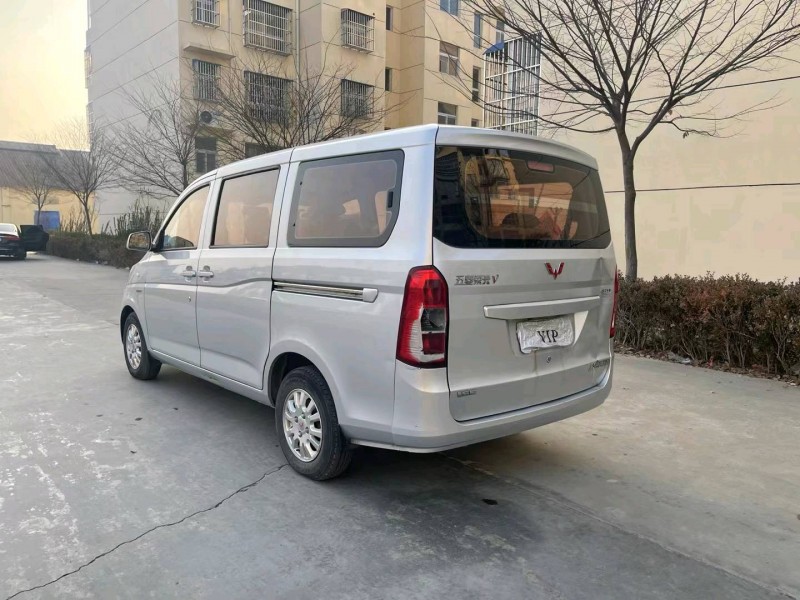 徐州19年五菱汽車榮光V3