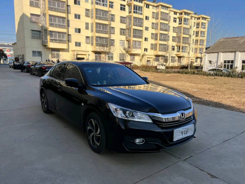 徐州17年本田雅阁3