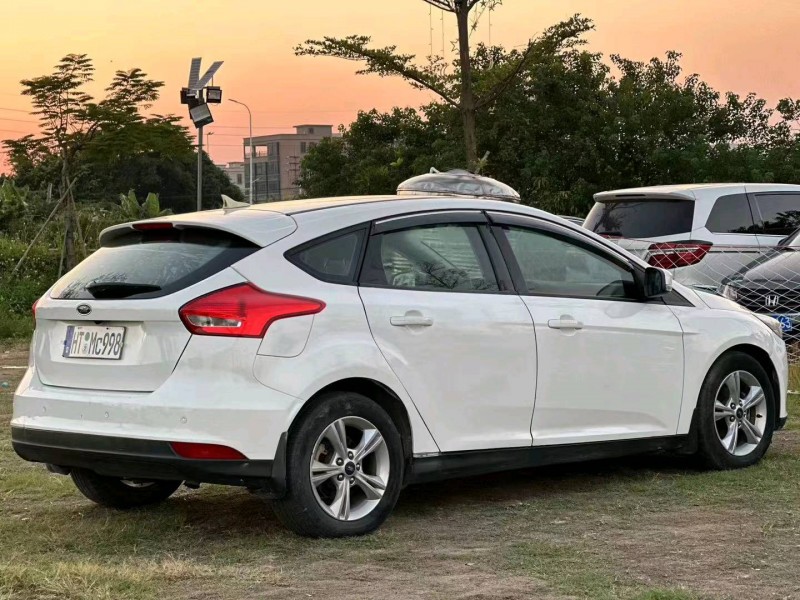 汕头17年福特福克斯8