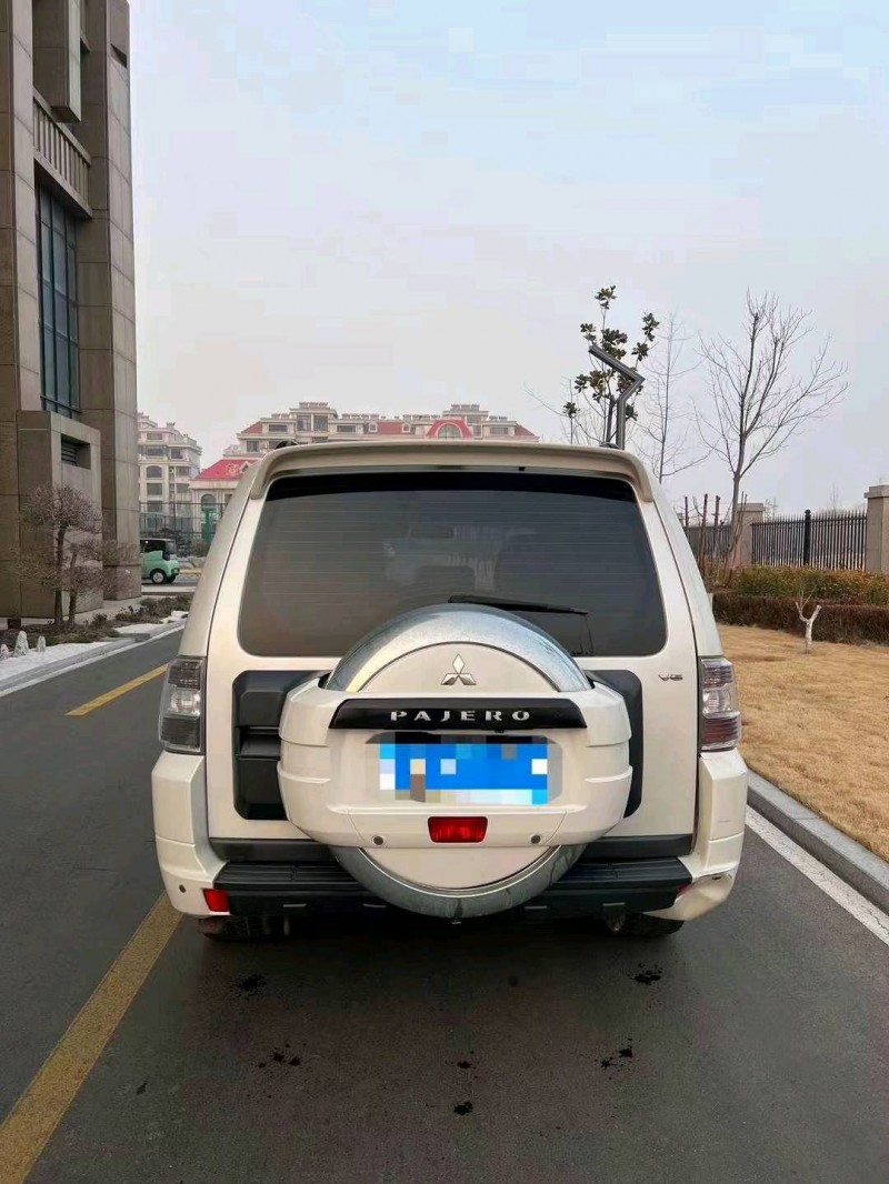 东营14年三菱帕杰罗3