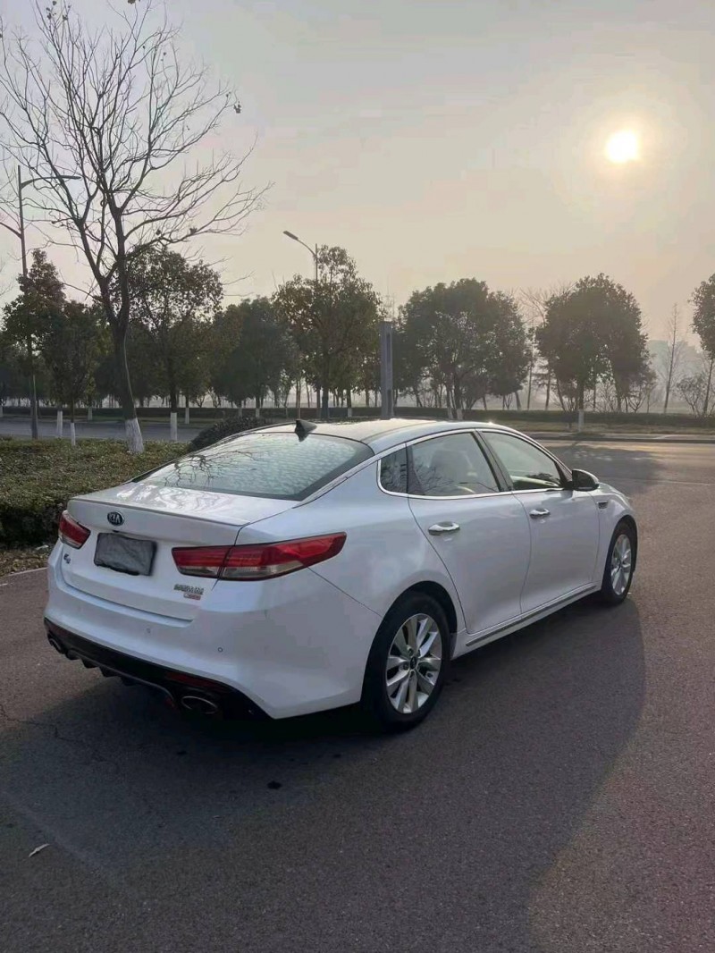 嘉兴16年起亚K55