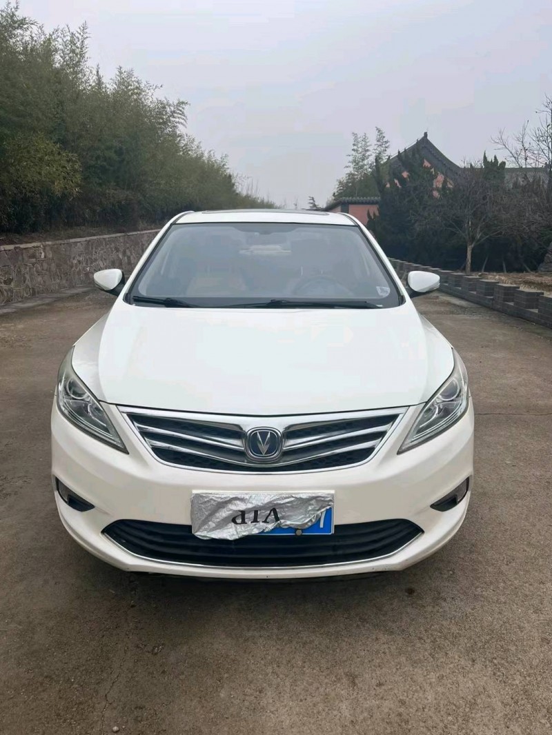 青岛15年长安汽车逸动1