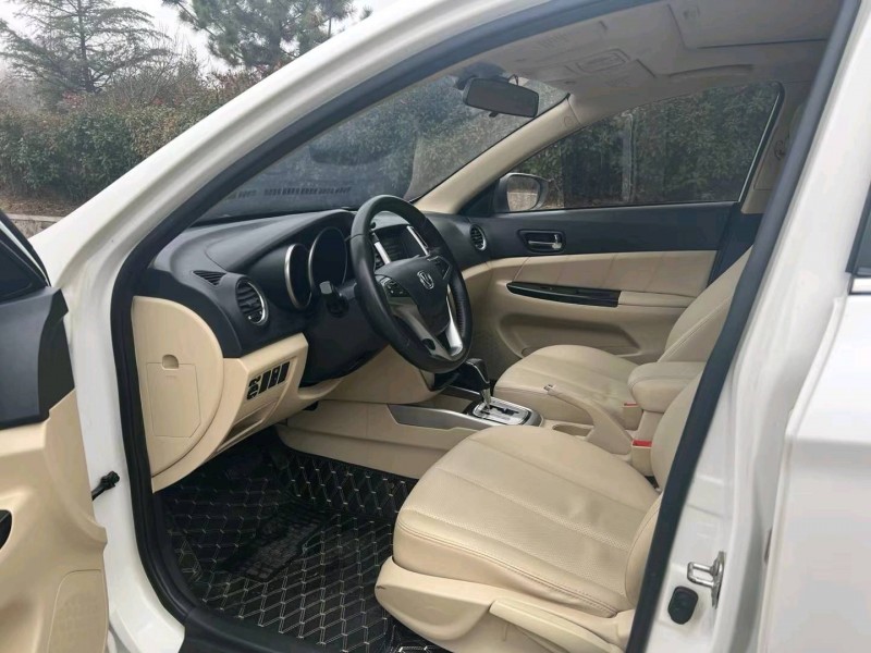 青岛15年长安汽车逸动4