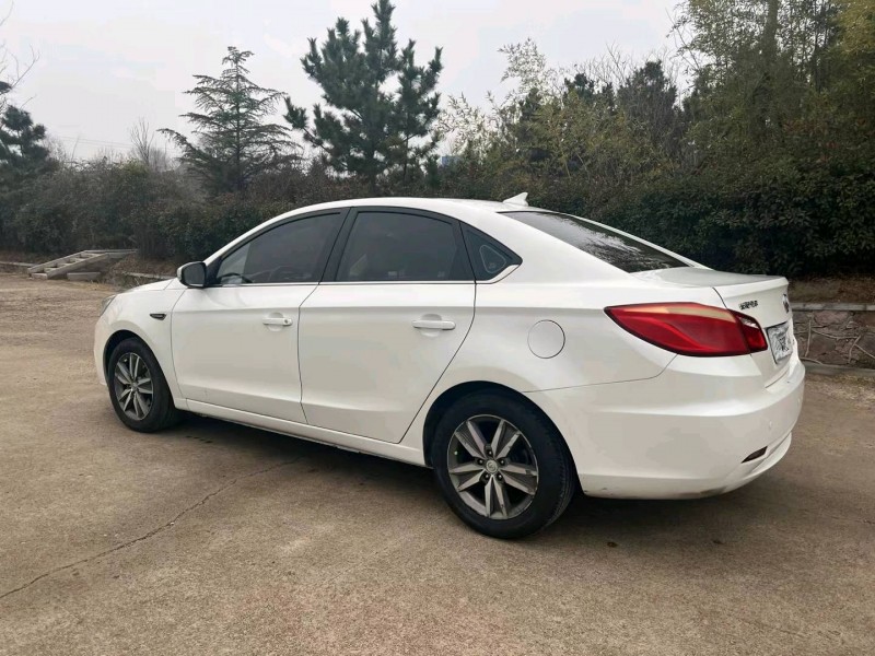 青岛15年长安汽车逸动7