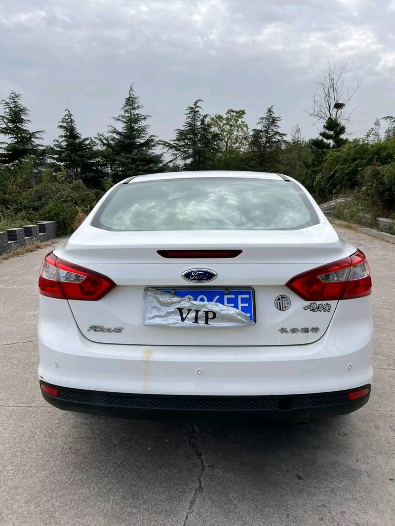 青岛15年福特福克斯5