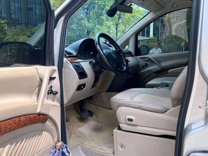 广州10年奔驰唯雅诺6