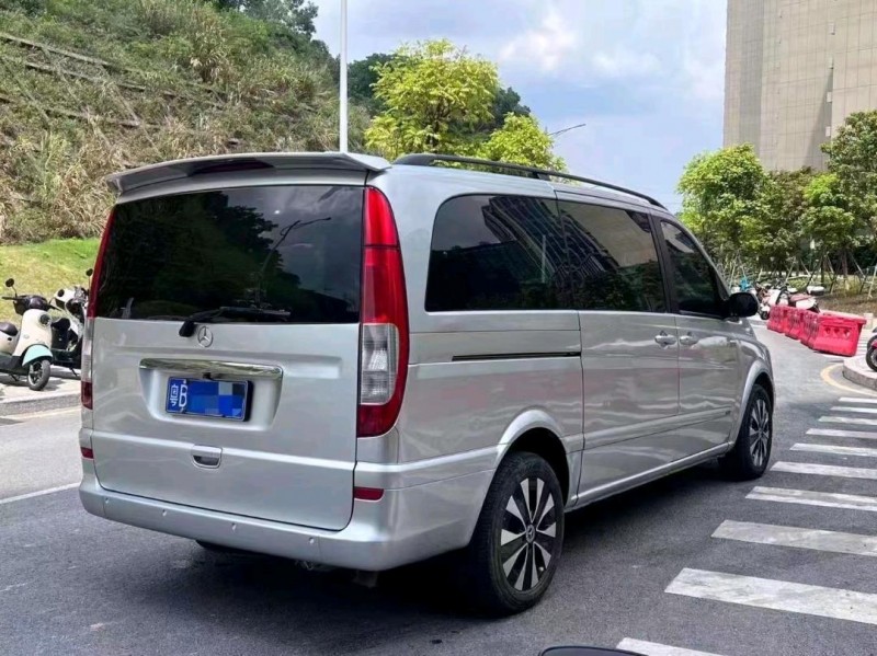 广州10年奔驰唯雅诺8