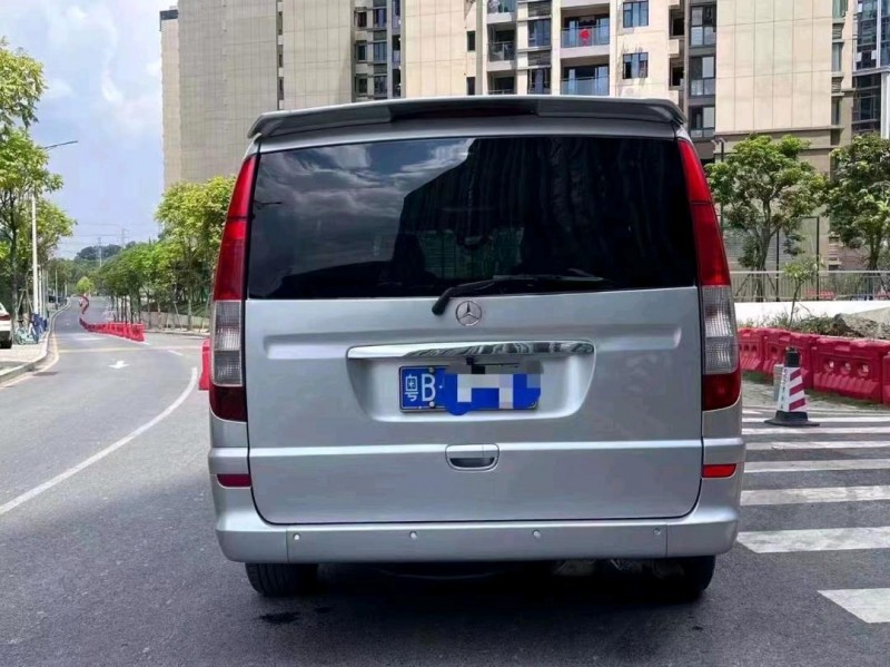 广州10年奔驰唯雅诺9