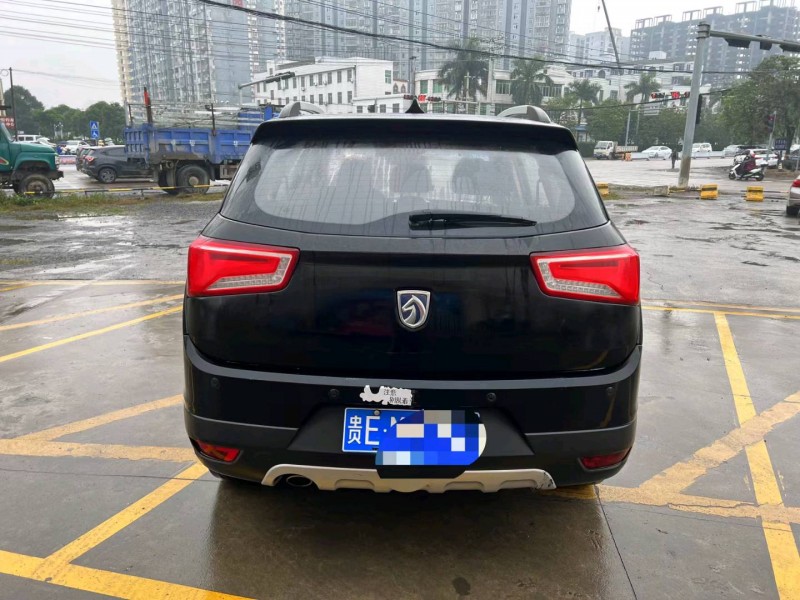 防城港16年寶駿5609