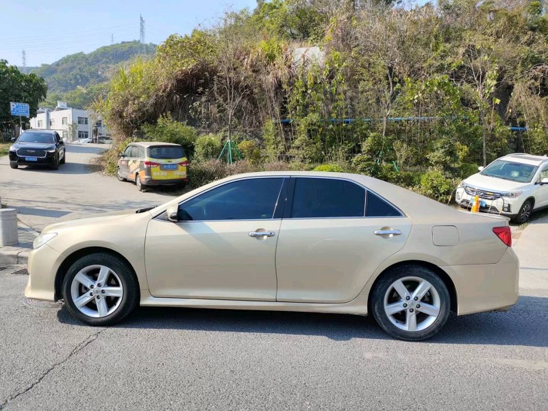 广州12年丰田凯美瑞6