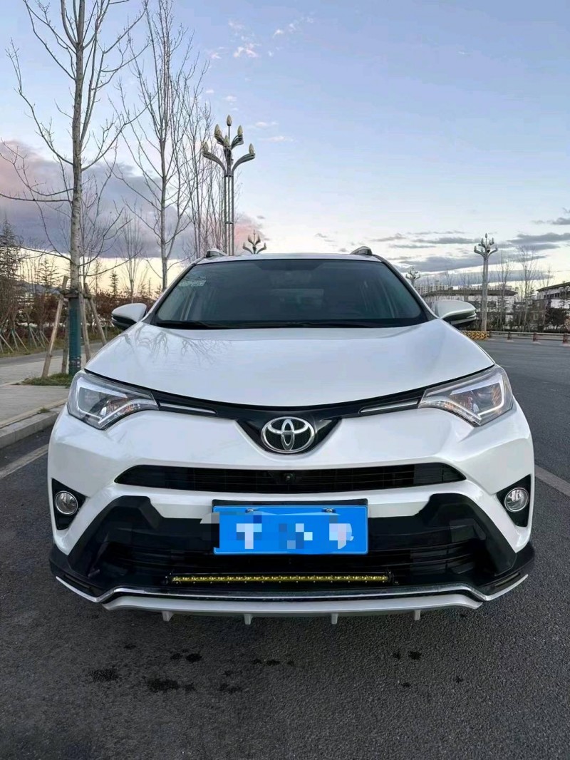 昭通17年豐田RAV41