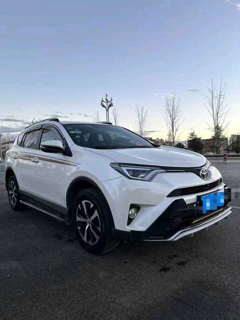 昭通17年豐田RAV43