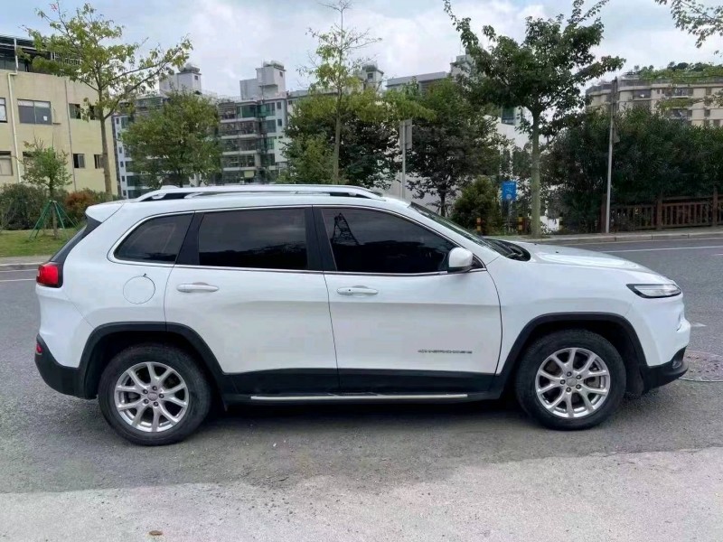 广州17年Jeep自由光4