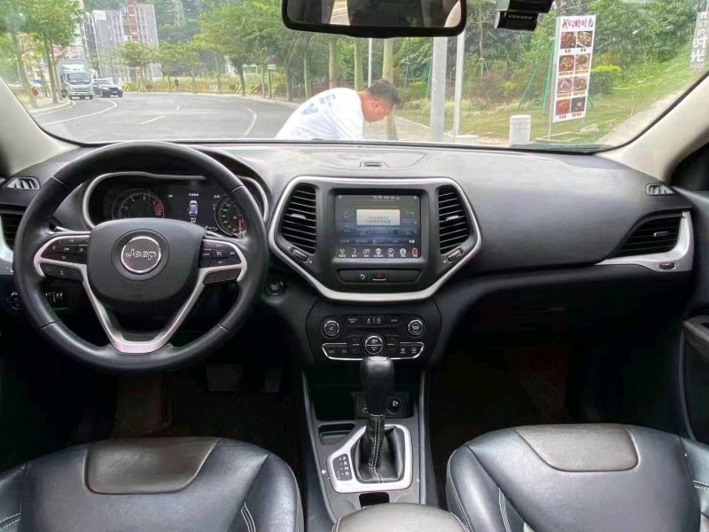 广州17年Jeep自由光8