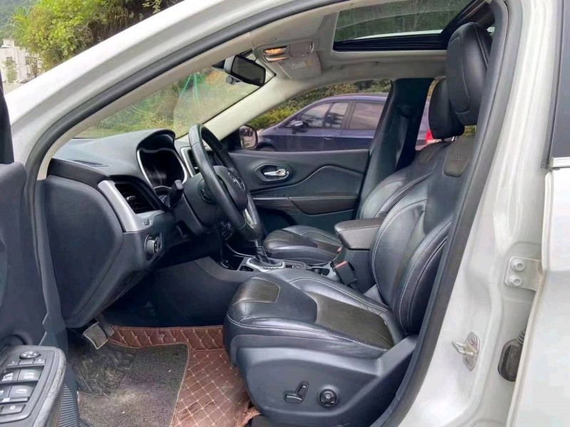 广州17年Jeep自由光9