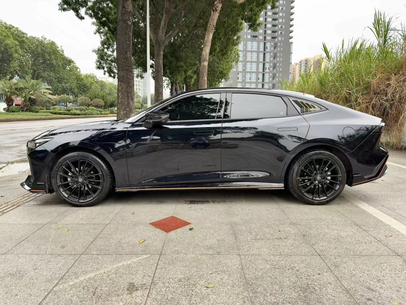 东莞23年长安汽车UNI-V6