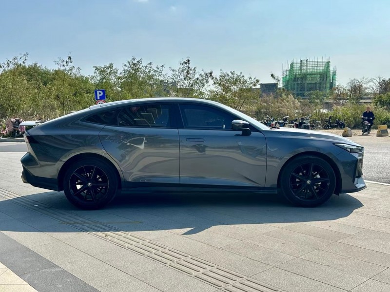 东莞22年长安汽车UNI-V8