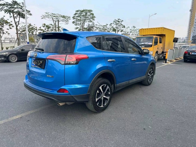 深圳18年丰田RAV48
