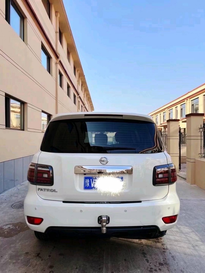 济宁18年日产途乐2