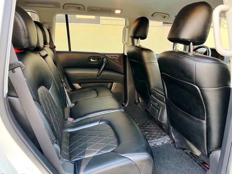 济宁18年日产途乐3