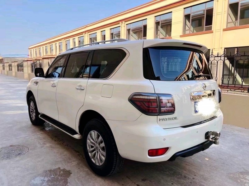 济宁18年日产途乐5