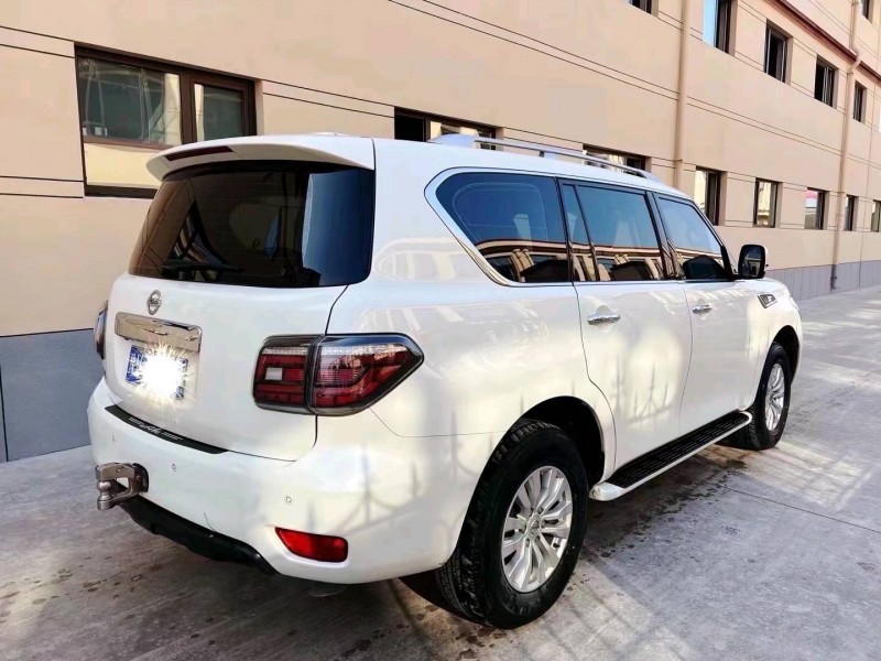 济宁18年日产途乐8