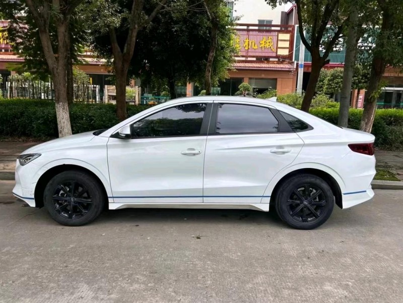 青岛23年比亚迪秦2