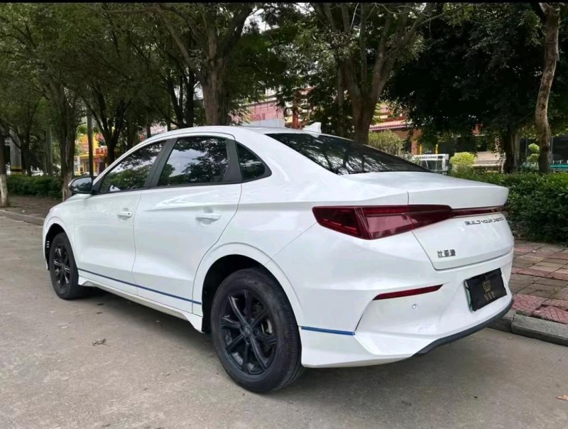 青岛23年比亚迪秦4