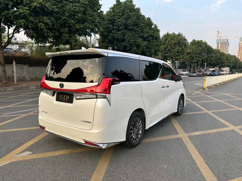深圳21年雷克萨斯LM300H7