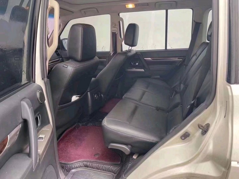 邯郸19年三菱帕杰罗3