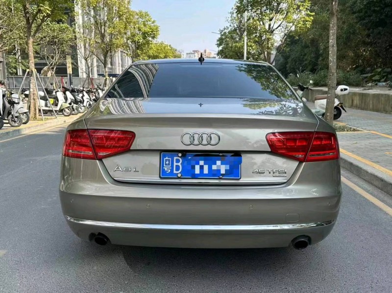 深圳13年奥迪A8L3