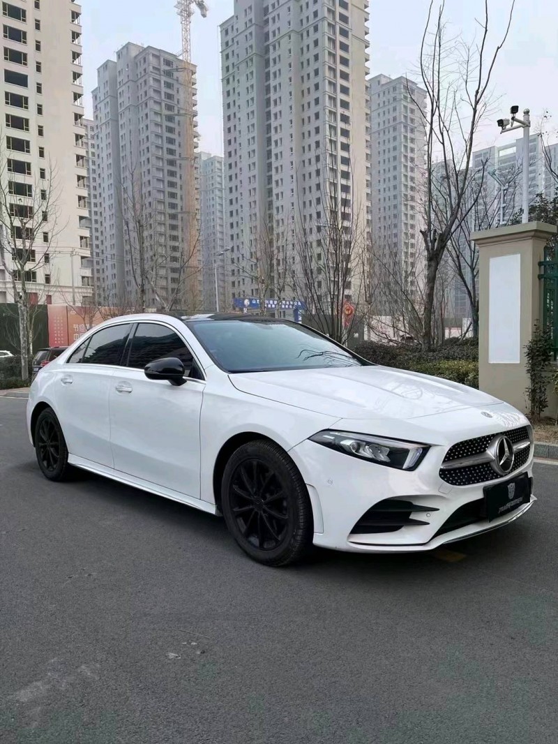 青岛21年奔驰A2