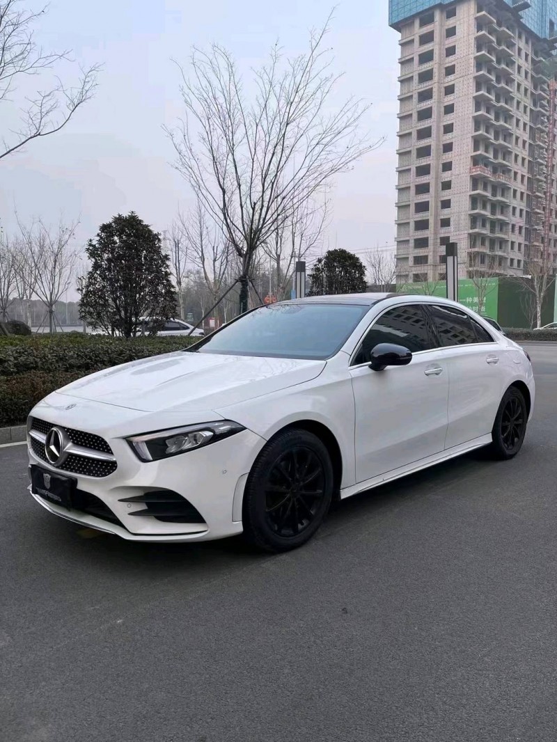 青岛21年奔驰A3