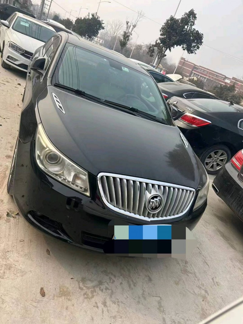 枣庄10年别克君越1