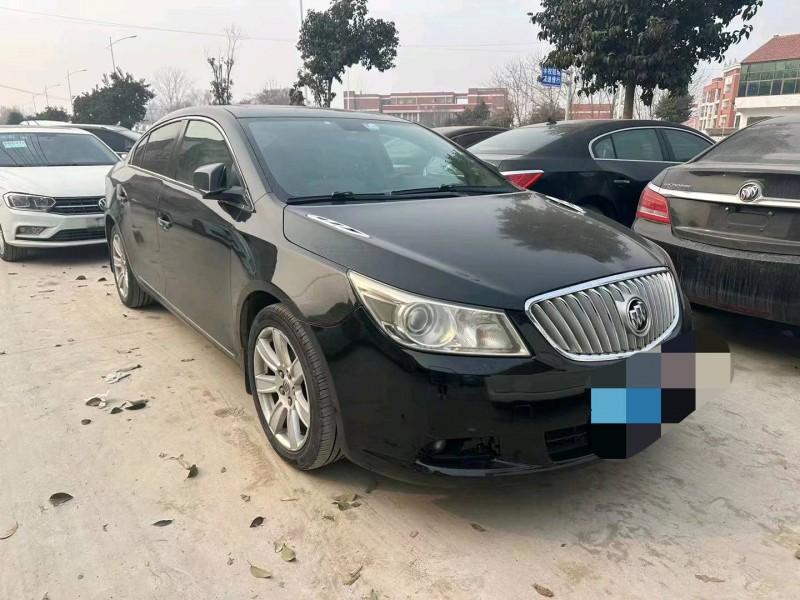 枣庄10年别克君越2