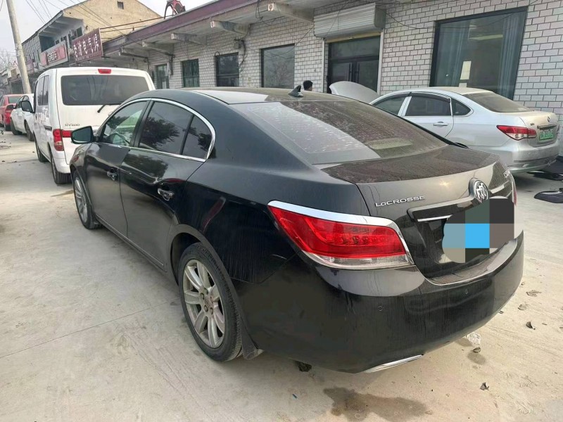 枣庄10年别克君越3