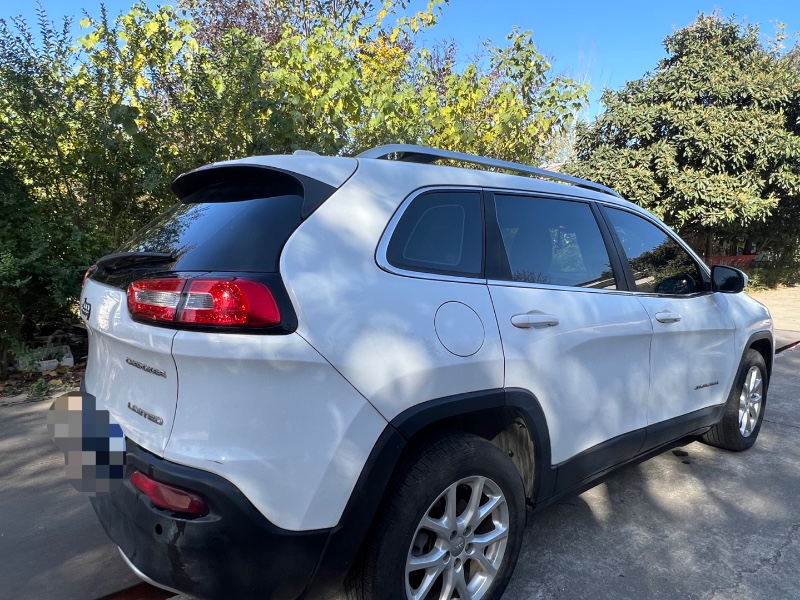 平頂山17年Jeep自由光9
