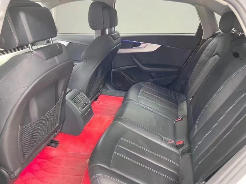 成都21年奥迪A4L5