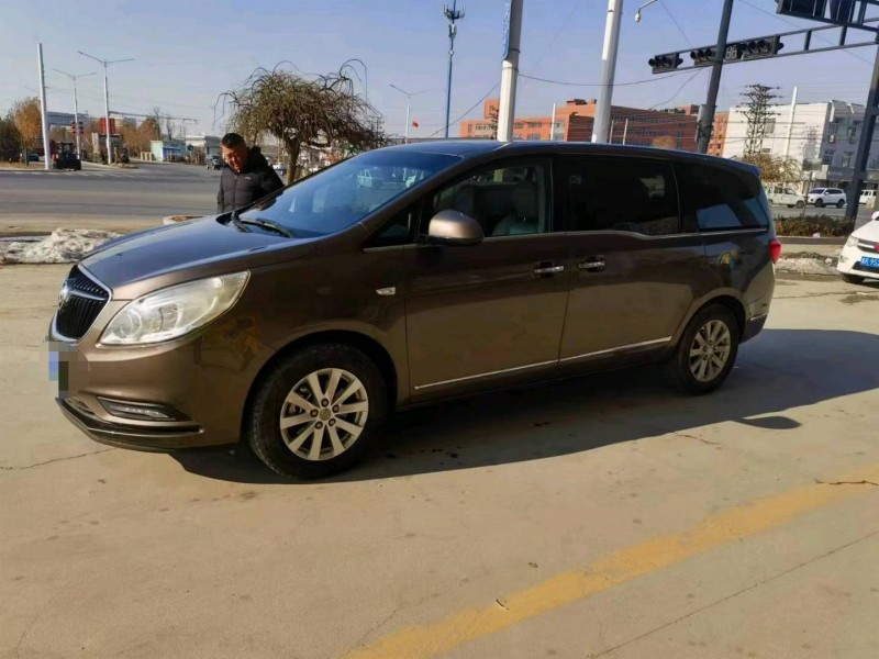 保定18年别克GL82