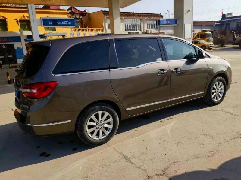 保定18年别克GL84