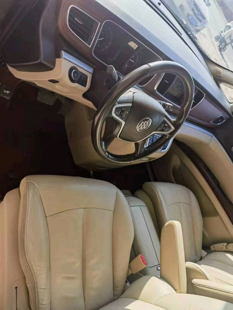 保定18年别克GL86