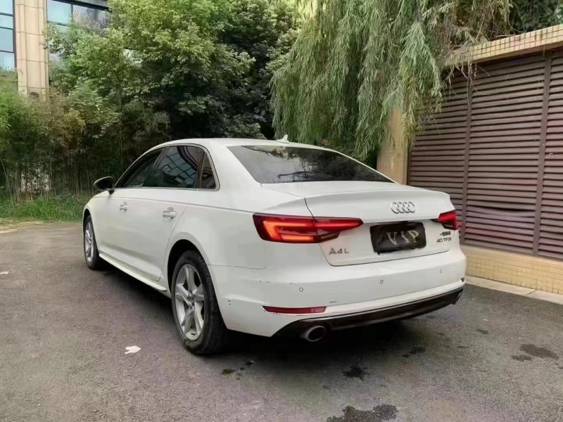 成都18年奥迪A4L7