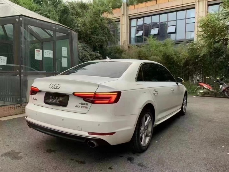 成都18年奥迪A4L8
