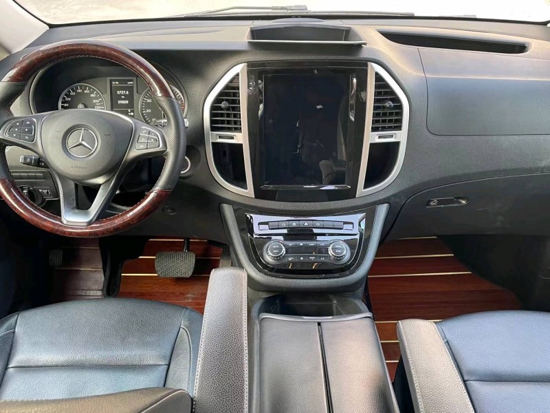 济宁19年奔驰威霆4