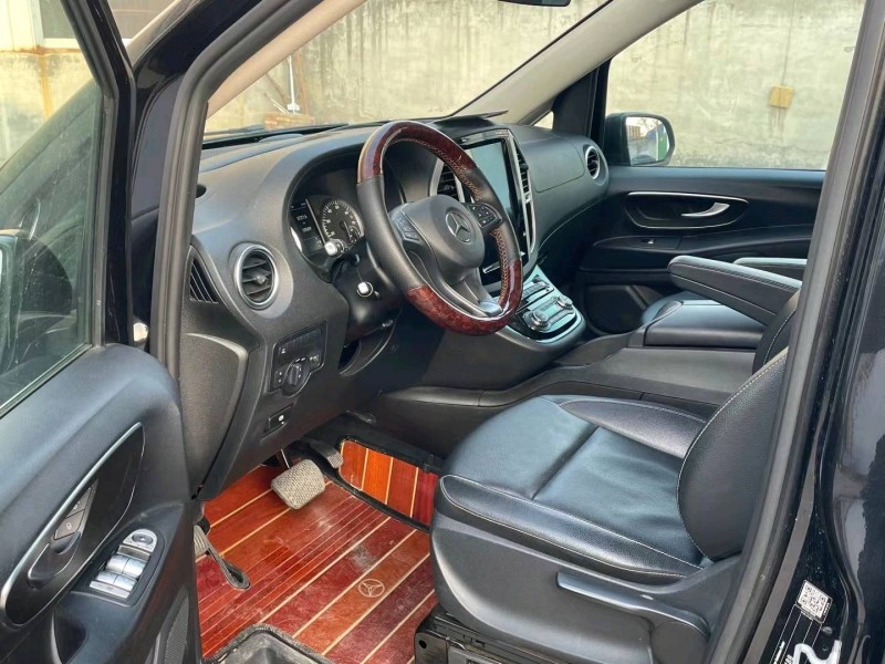 济宁19年奔驰威霆5